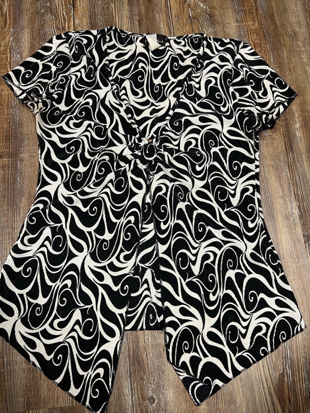 Vintage y2k Brittany Black black and white open front short sleeve top